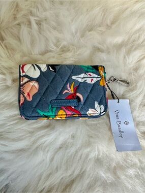 Vera Bradley NWT Quilted Floral Parrot Wallet Card Holder